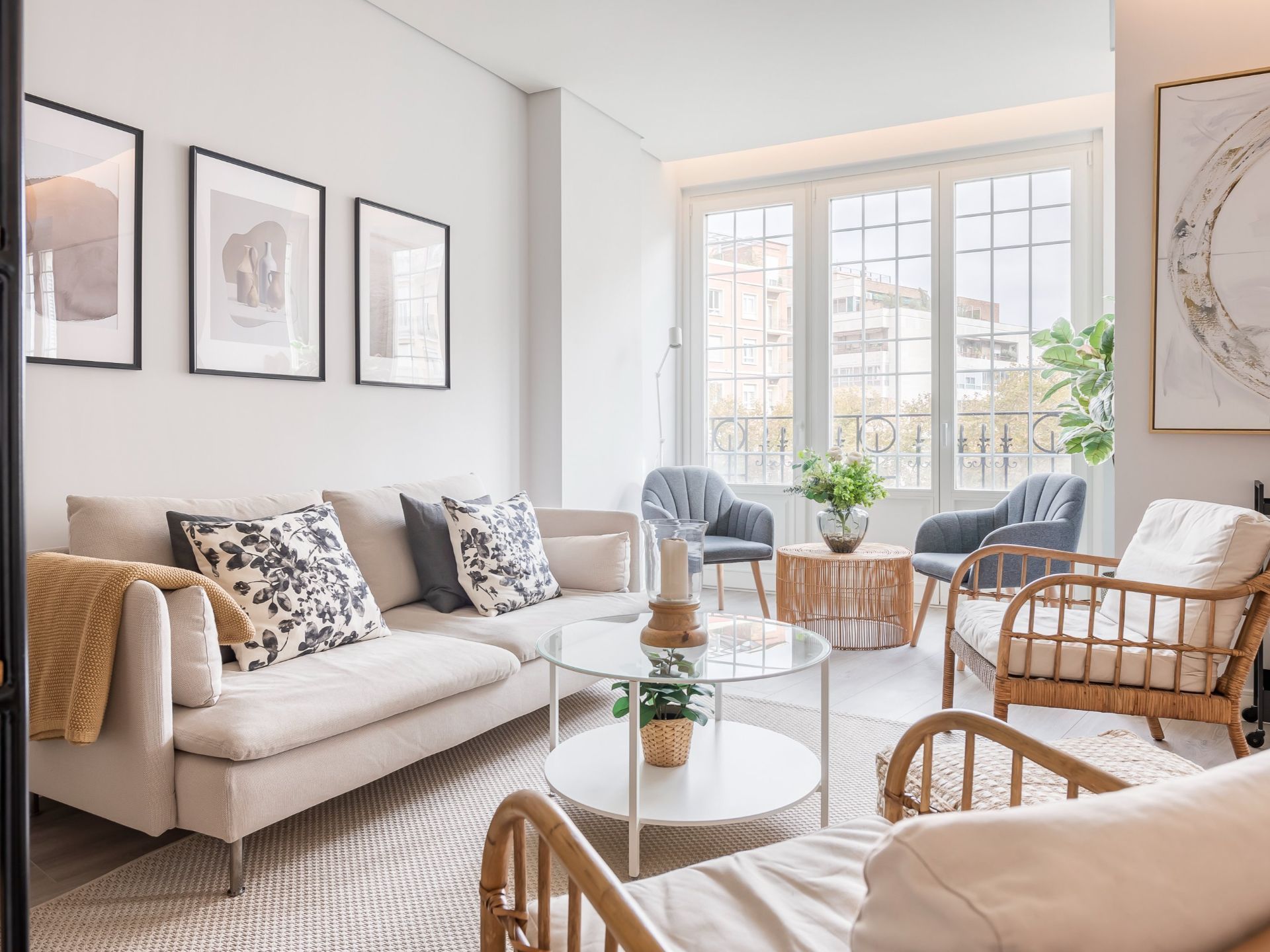 Living room of Flat to rent in  Madrid Capital  with Air Conditioner, Heating and Community pool