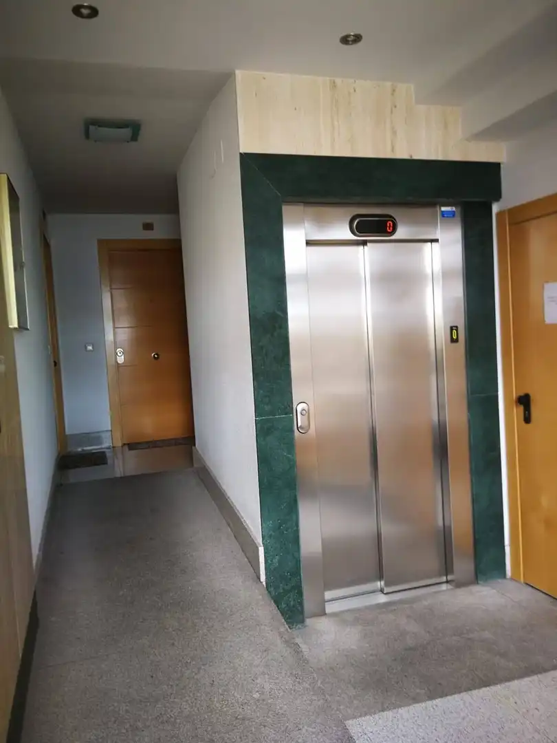 Piso en venta en Villares de la Reina con Calefacción, Horno y Microondas