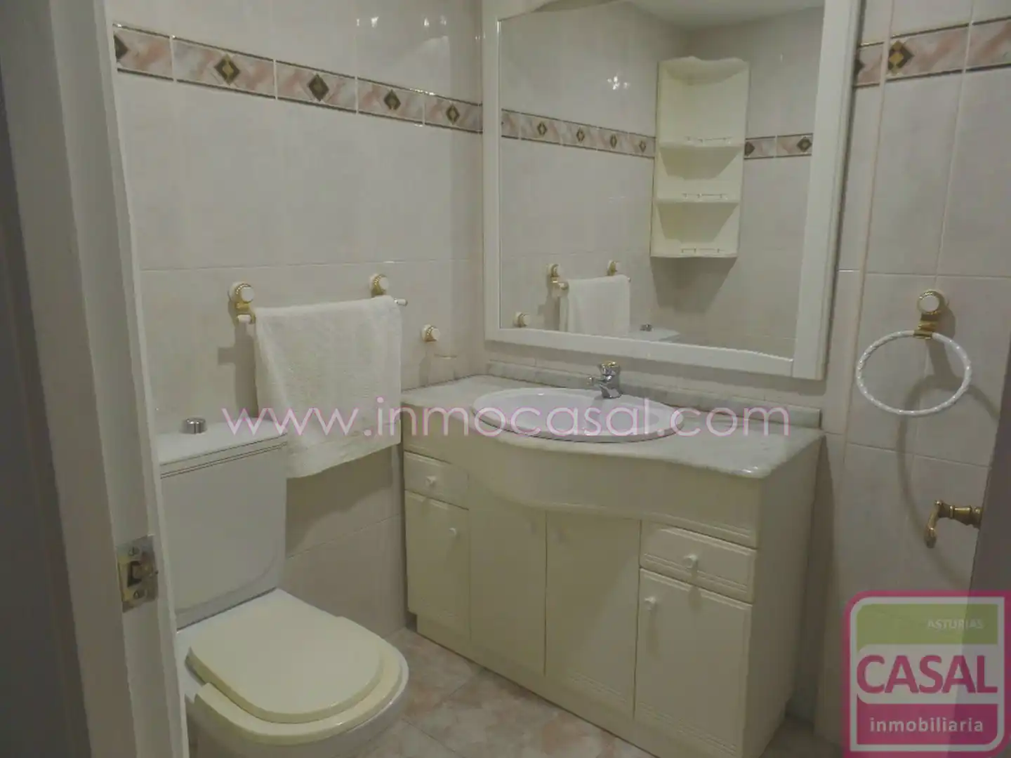 Baño de Piso de alquiler en Oviedo  con Calefacción, Terraza y Amueblado