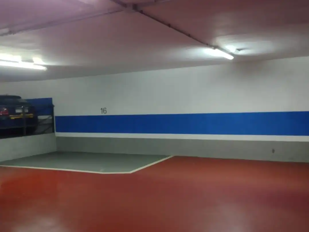 Parkplatz von Garage zur Miete in Gràcia