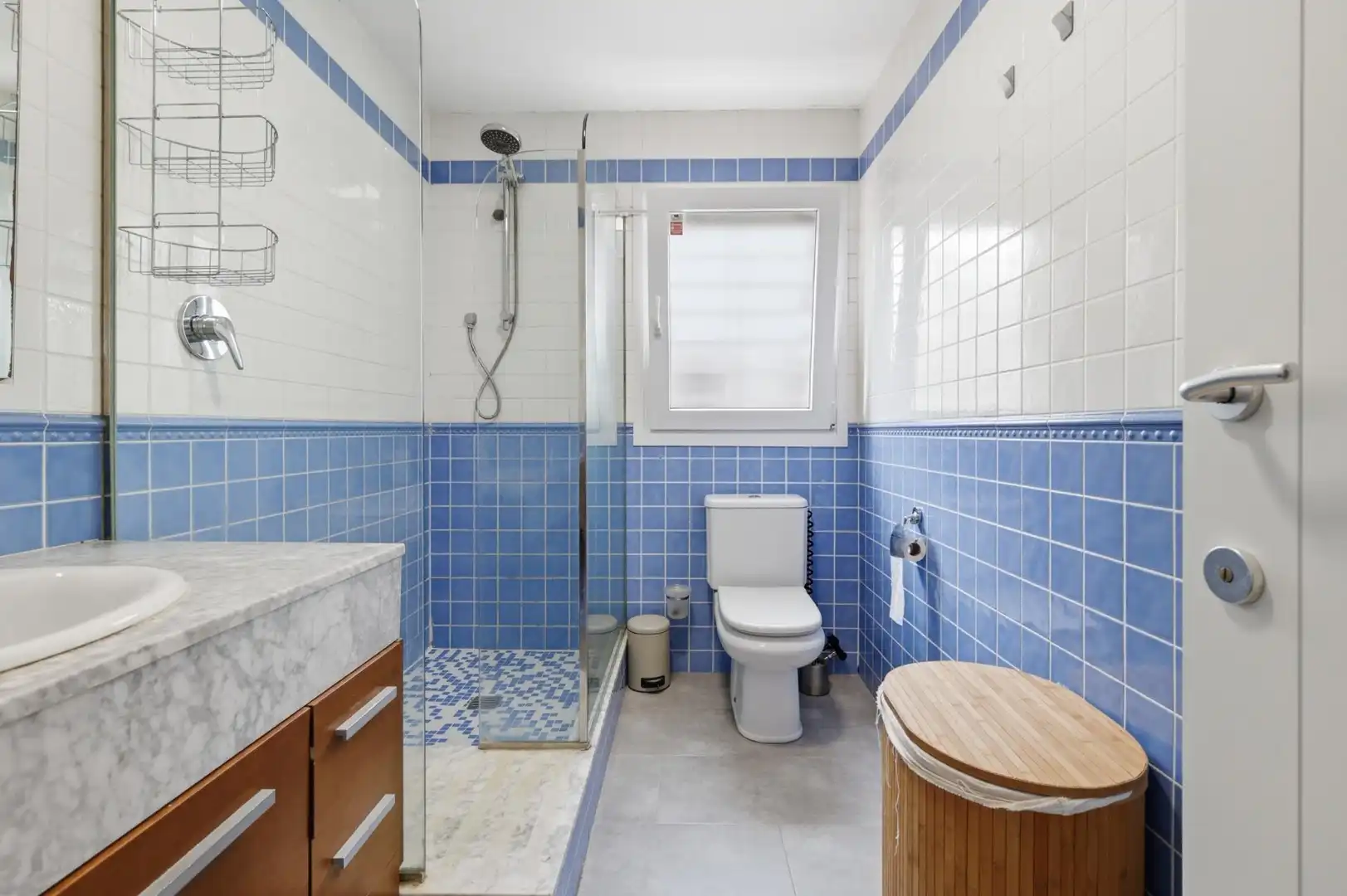 Bathroom of Houses for sale in La Pobla de Vallbona  with Air Conditioner, Heating and Private garden