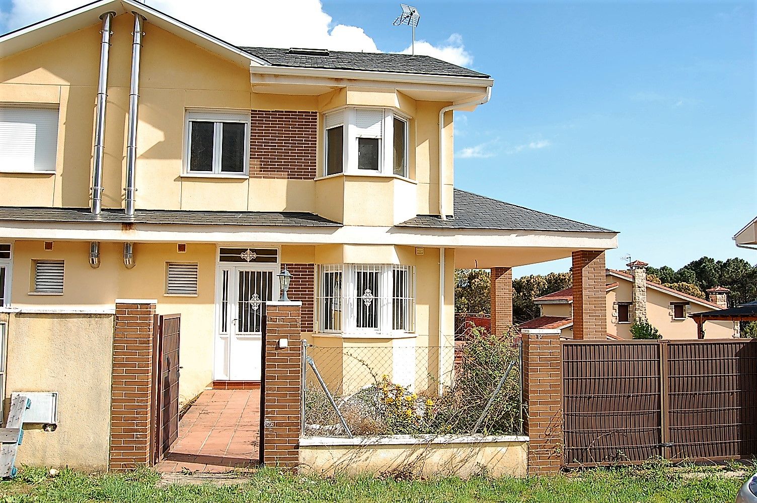 Vista exterior de Casa o xalet en venda en Valdemanco amb Jardí privat, Terrassa i Traster