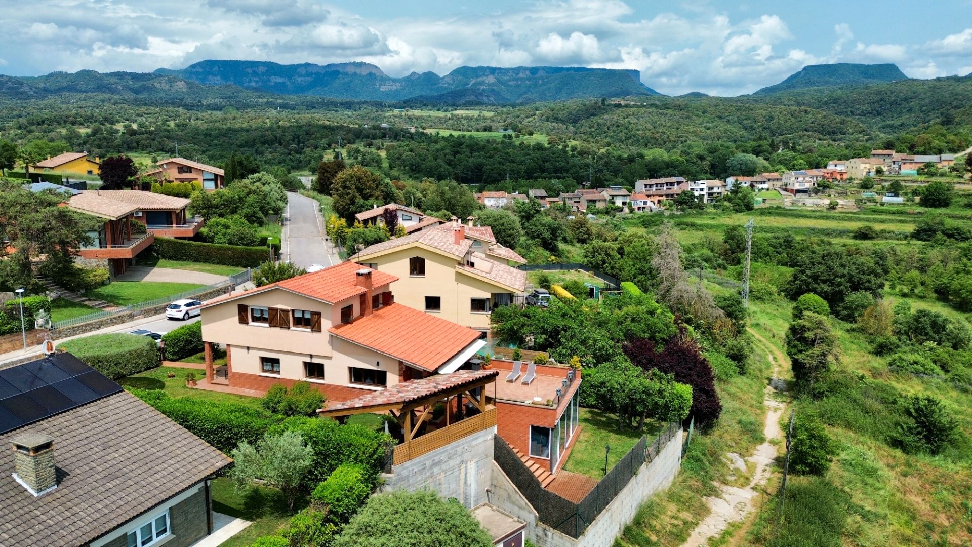 Exterior view of House or chalet for sale in L'Esquirol  with Heating, Private garden and Terrace
