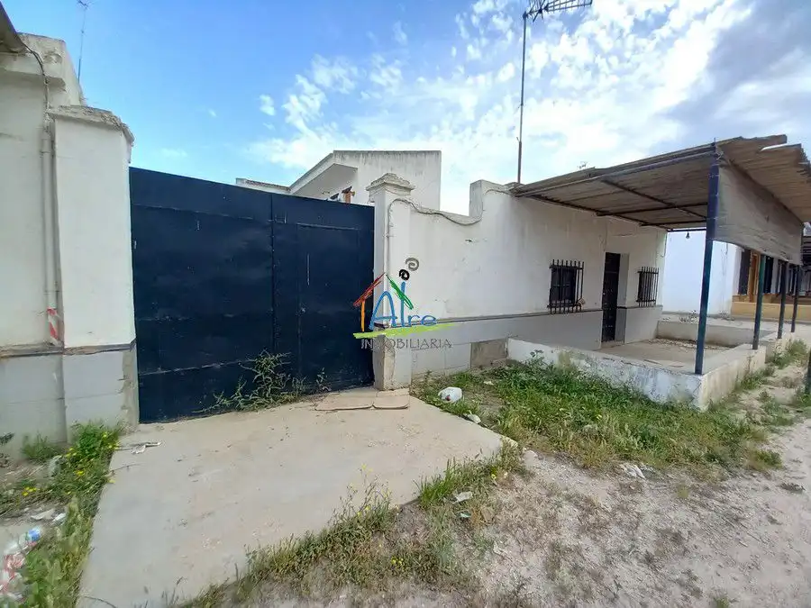 Vista exterior de Casa o xalet en venda en Almonte amb Terrassa, Traster i Balcó