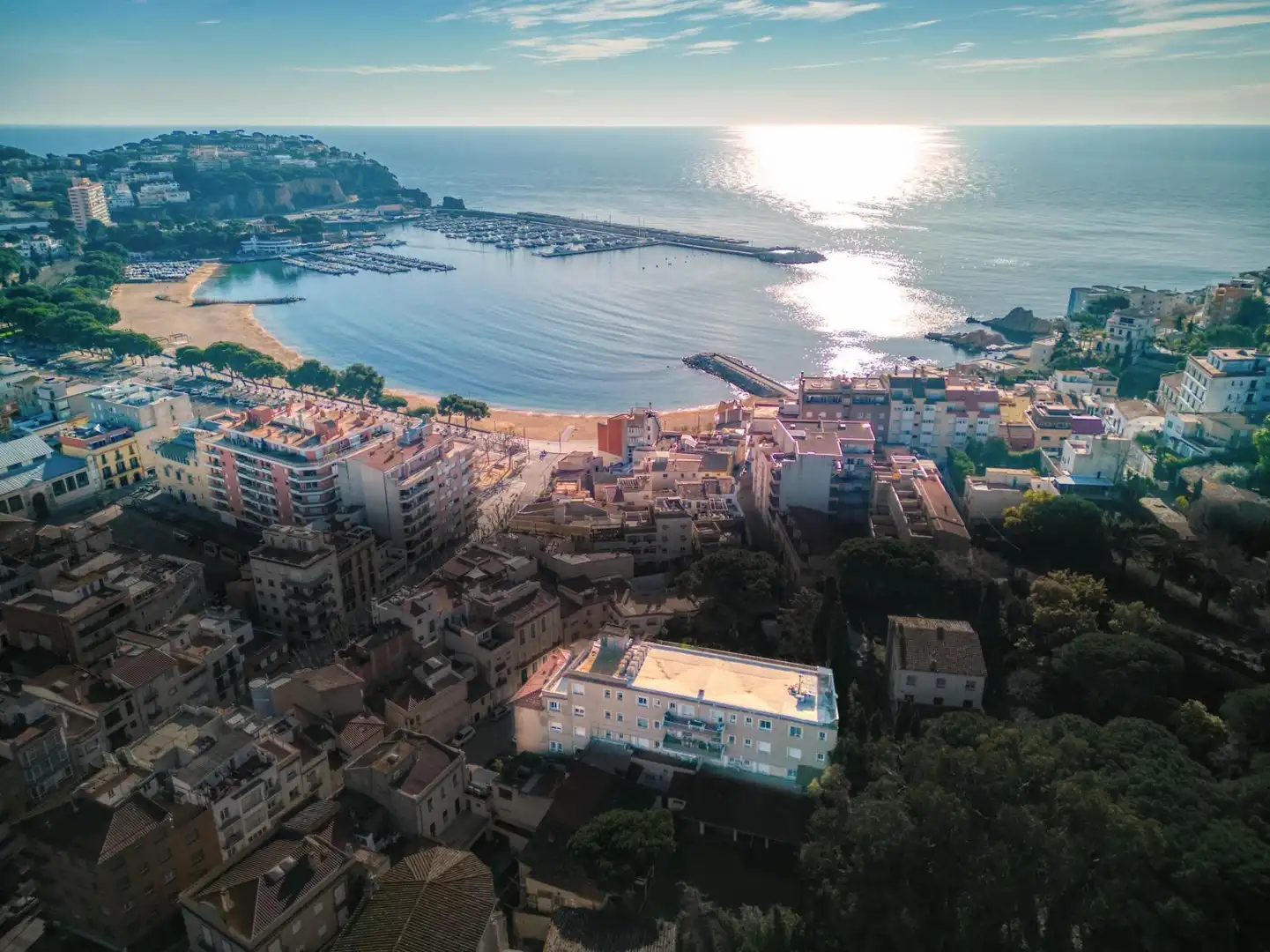 Vista exterior de Pis en venda en Sant Feliu de Guíxols amb Calefacció, Jardí privat i Terrassa