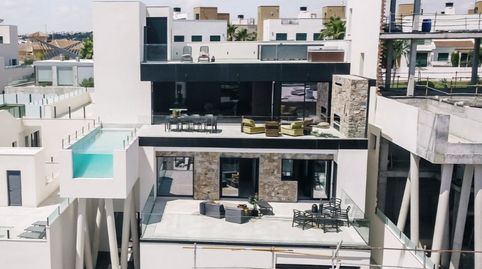 VILLA DE DISEÑO JUNTO AL MAR