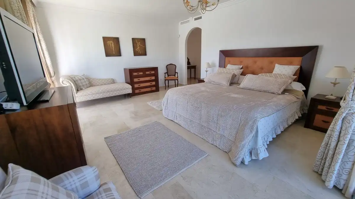 Dormitori de Casa o xalet de lloguer en Benahavís amb Aire condicionat, Jardí privat i Terrassa