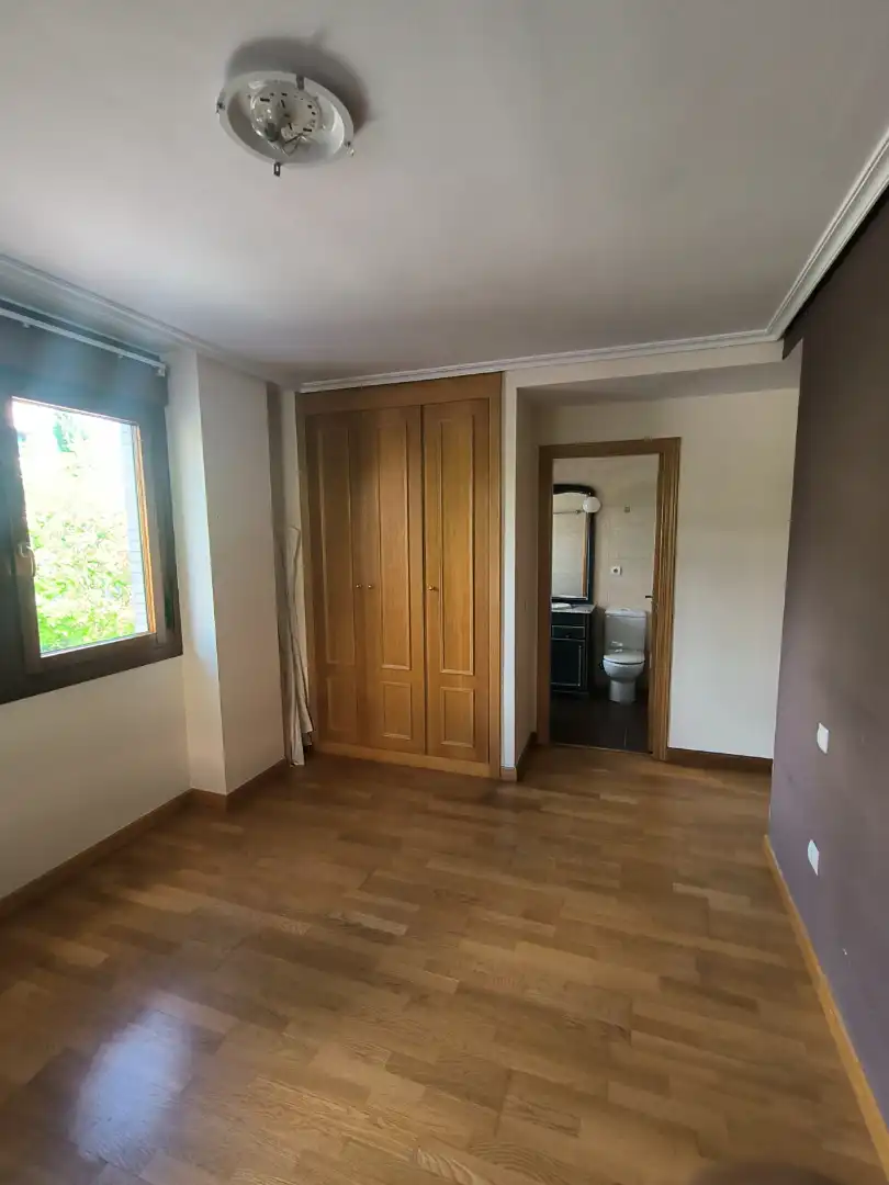 Schlafzimmer von Wohnung zum Verkauf in Valladolid mit Heizung, Privatgarten und Schwimmbad