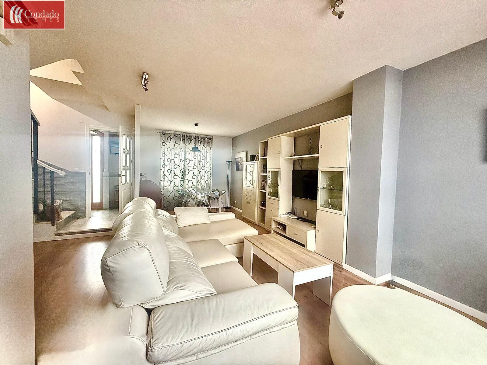 Sala d'estar de Casa adosada en venda en  Córdoba Capital amb Aire condicionat, Calefacció i Terrassa