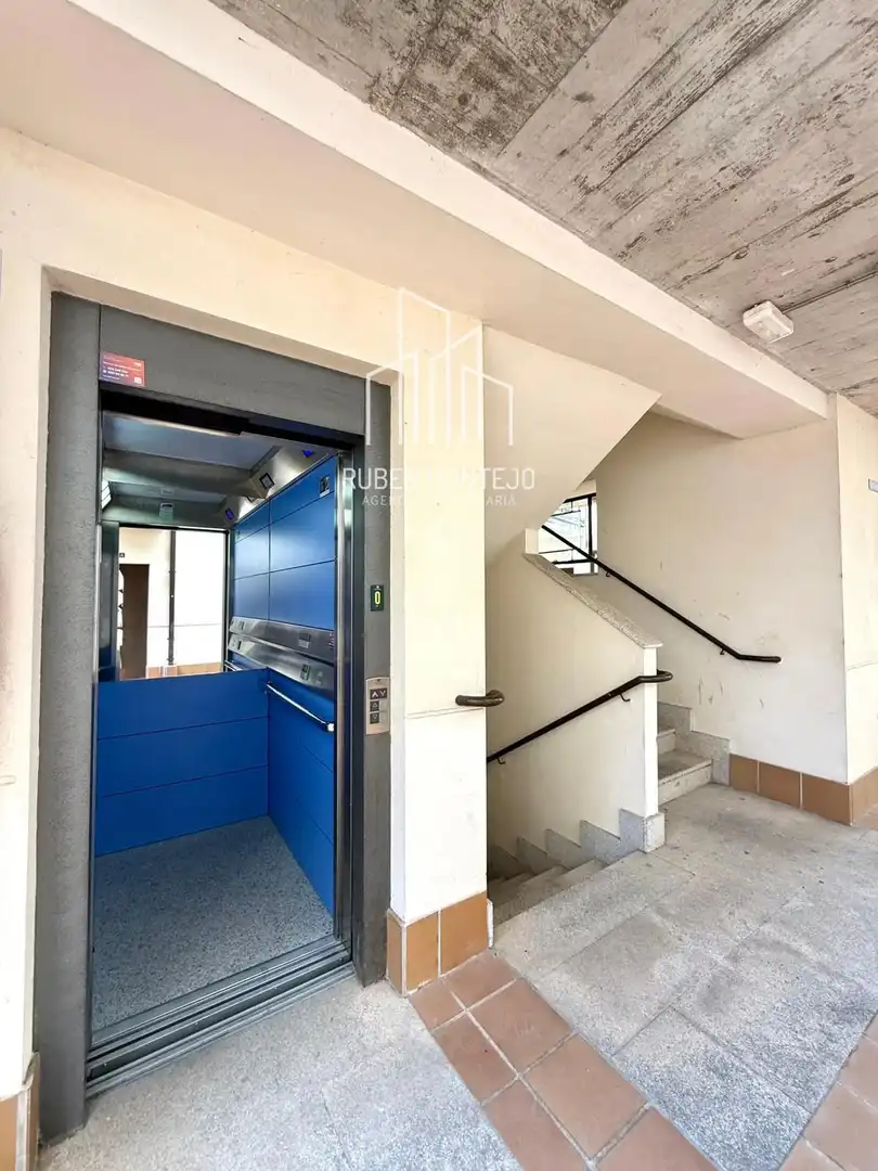 Piso en venta en Castellanos de Moriscos con Calefacción, Horno y Lavadora