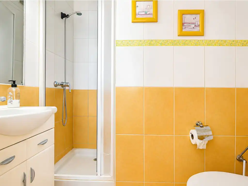 Baño de Piso en venta en Fuengirola con Aire acondicionado, Terraza y Amueblado