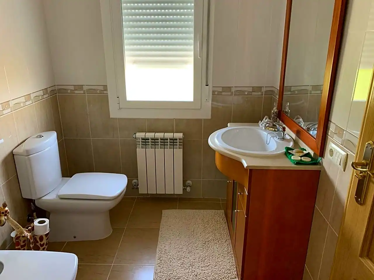 Bany de Casa o xalet en venda en  Logroño amb Calefacció, Parquet i Terrassa