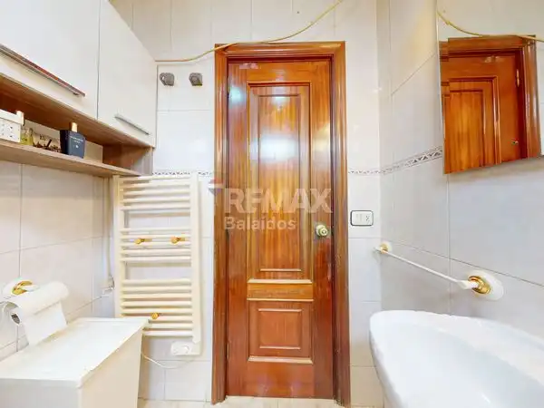 Bathroom of Flat for sale in Vigo   with Storage room and Balcony