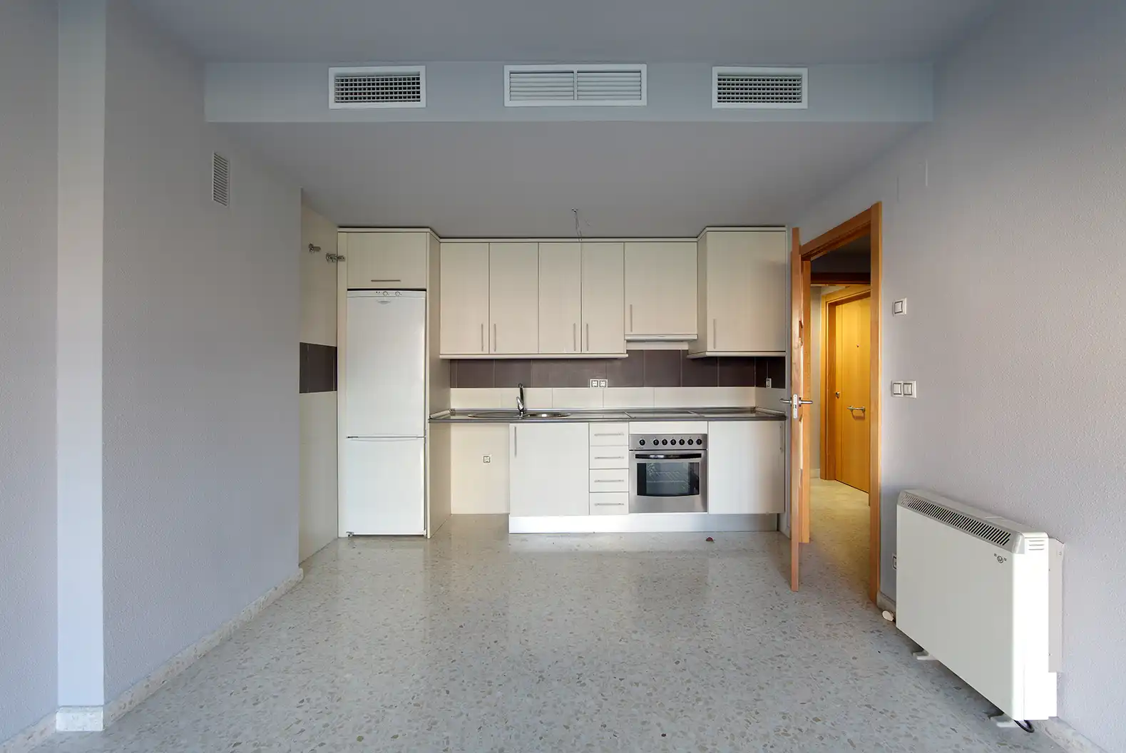 Kitchen of Flat for rent in Granada  with Heating and Oven