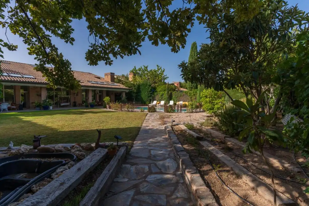 Garden of Houses for sale in Pozuelo de Alarcón  with Air Conditioner, Heating and Private garden