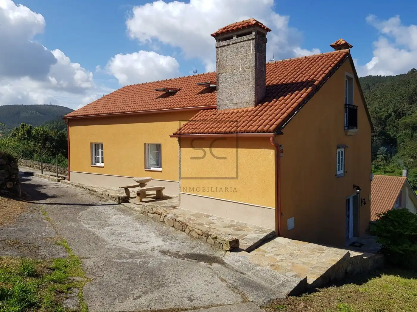 Außenansicht von Country house zum Verkauf in Laxe mit Heizung, Terrasse und Möbliert