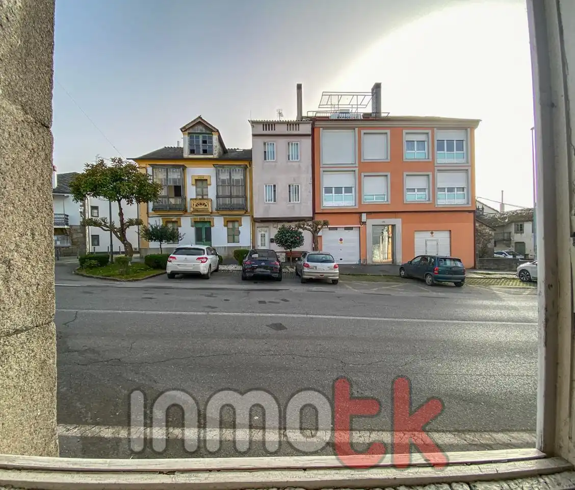 Vista exterior de Casa o xalet en venda en Guitiriz amb Calefacció, Terrassa i Traster