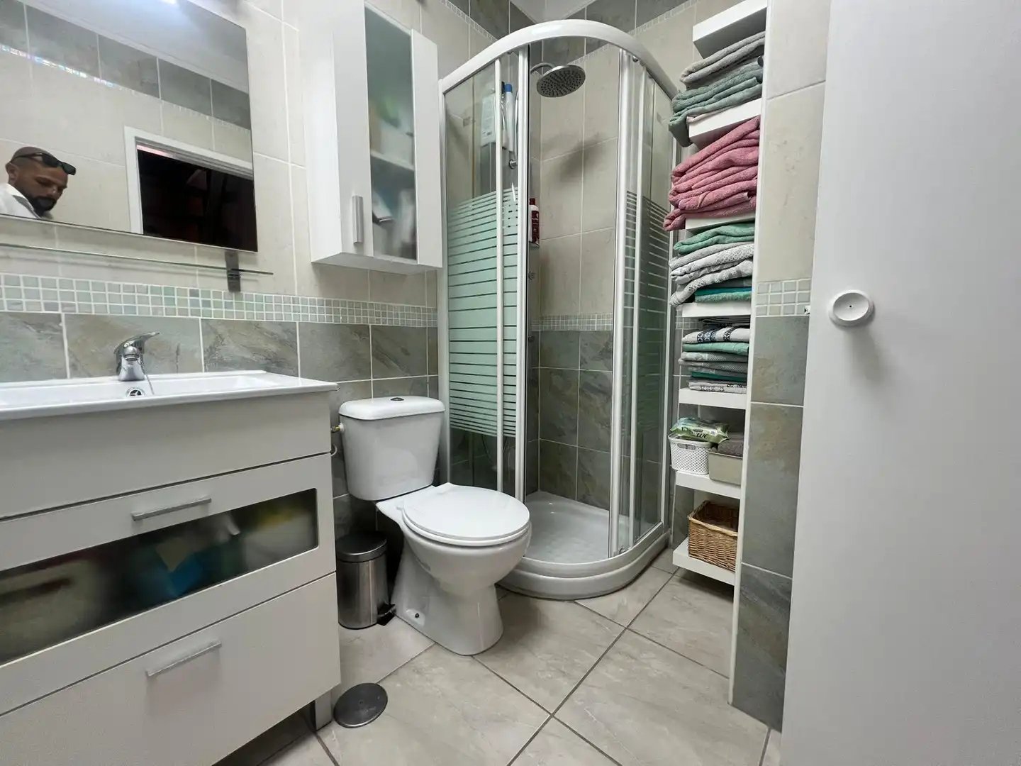 Badezimmer von Einfamilien-Reihenhaus zum Verkauf in San Bartolomé de Tirajana mit Klimaanlage, Terrasse und Abstellraum