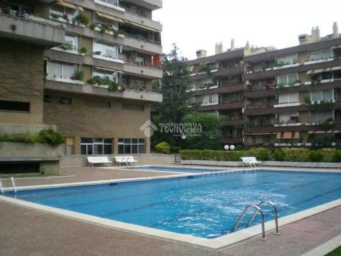 Piscina de Pis en venda en Barcelona amb Aire condicionat, Parquet i Piscina comunitària