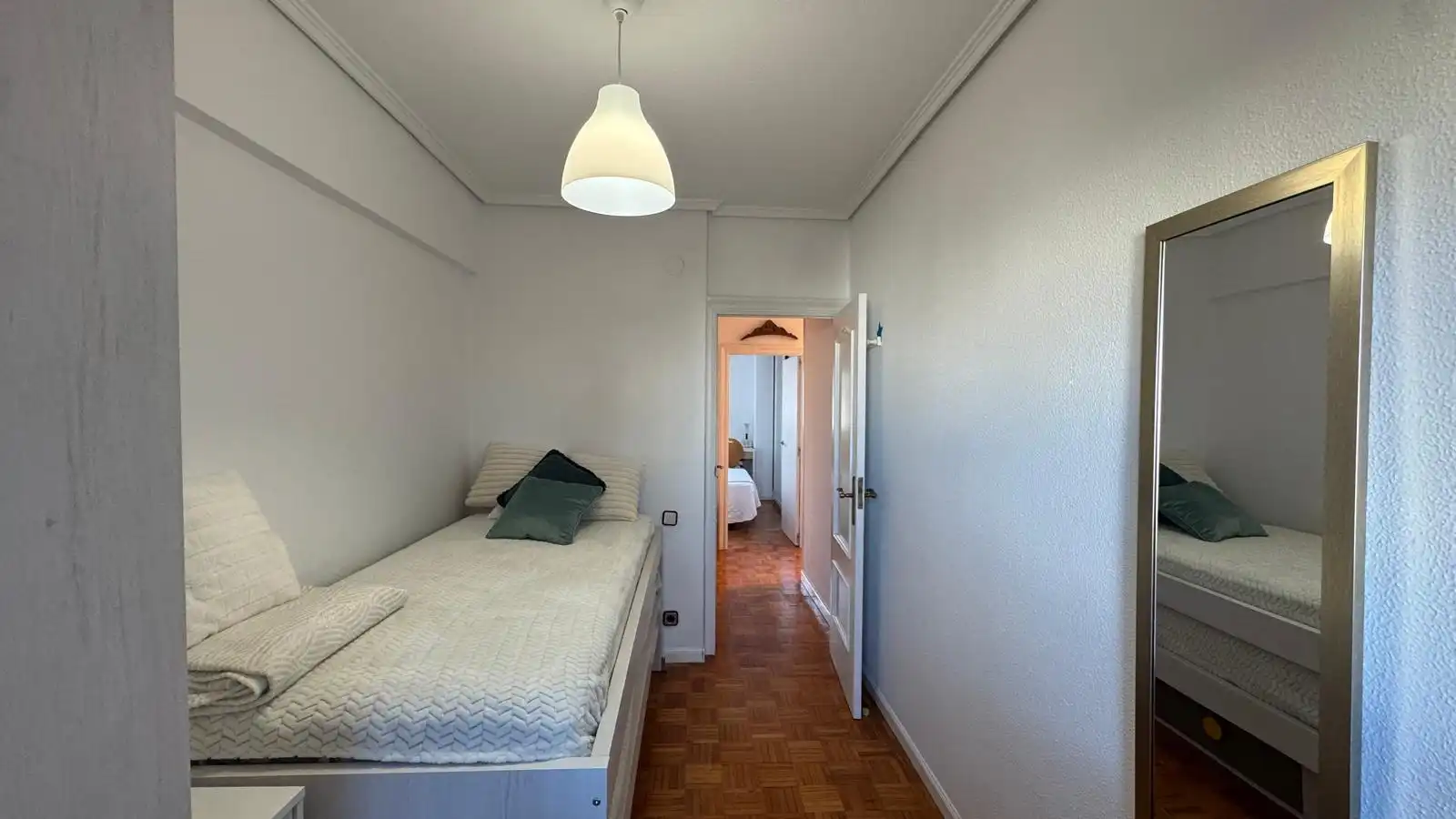 Schlafzimmer von Wohnung zur Miete in Santander mit Heizung, Parkett und Abstellraum