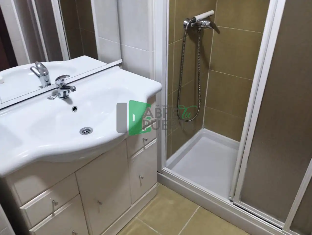 Badezimmer von Wohnungen zur Miete in Ourense Capital  mit Heizung, Parkett und Möbliert