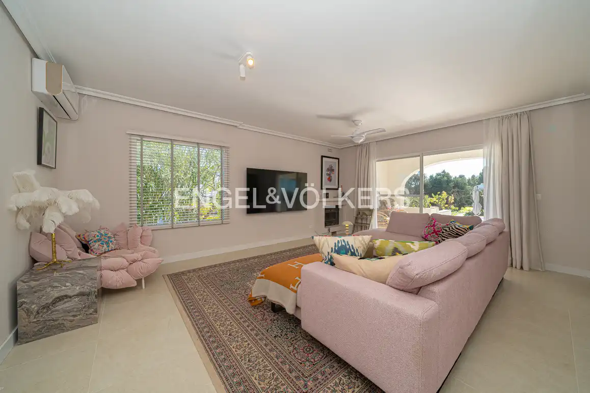 Sala de estar de Casa o chalet en venta en Polop con Aire acondicionado, Jardín privado y Piscina