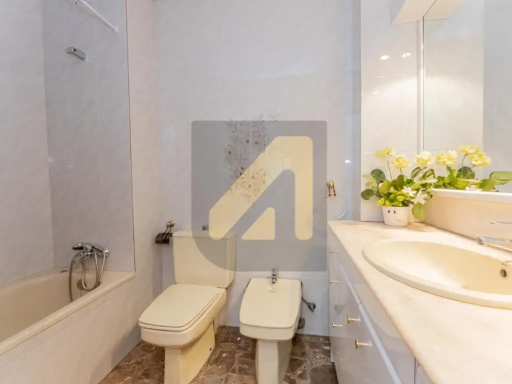 Bany de Apartament en venda en L'Hospitalet de Llobregat