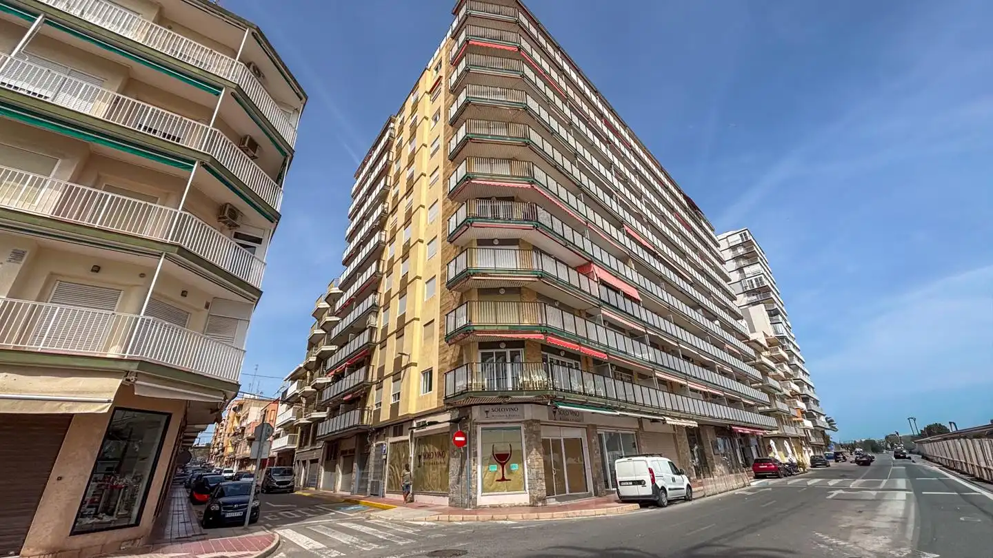 Außenansicht von Wohnung zum Verkauf in Santa Pola mit Klimaanlage und Terrasse