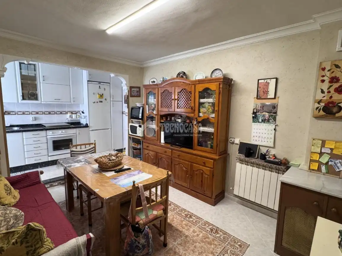 Sala de estar de Piso en venta en León Capital  con Calefacción, Parquet y Trastero