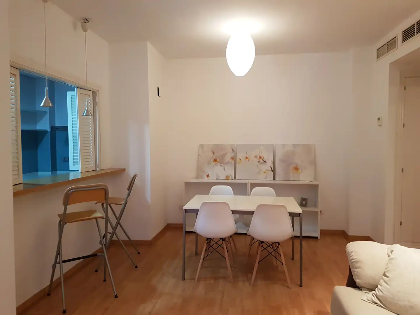 Menjador de Apartament de lloguer en Sevilla amb Aire condicionat, Moblat i Rentadora