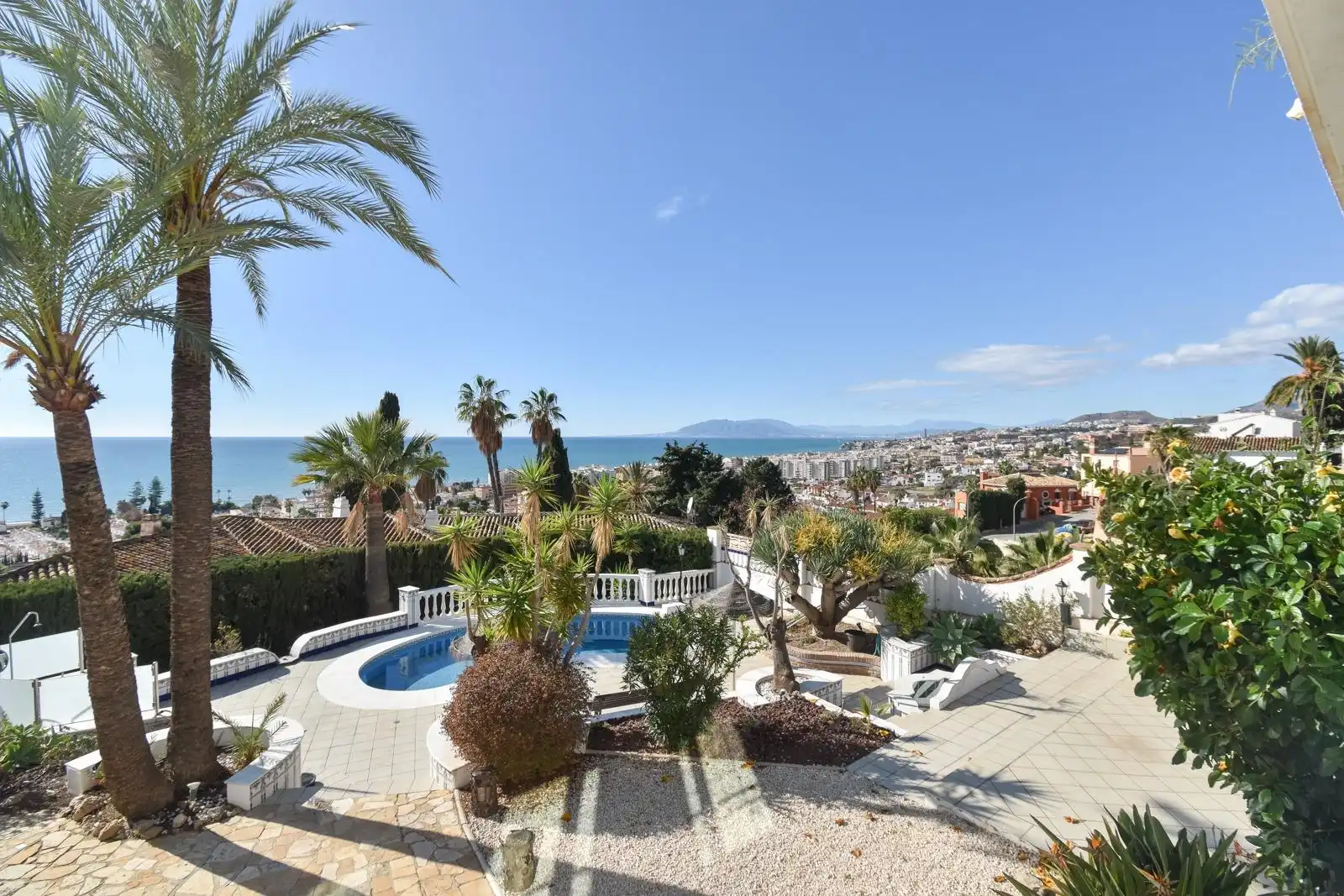 Vista exterior de Casa o chalet de alquiler en Rincón de la Victoria con Aire acondicionado, Calefacción y Jardín privado