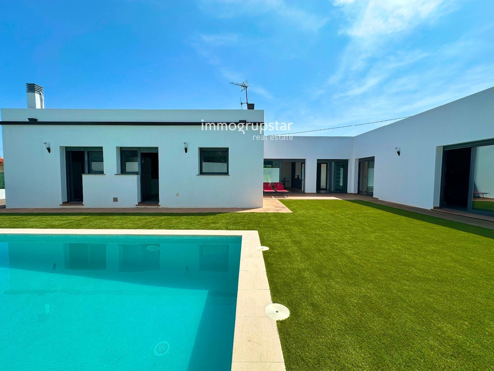 Vista exterior de Casa o xalet en venda en Llagostera amb Aire condicionat, Calefacció i Terrassa