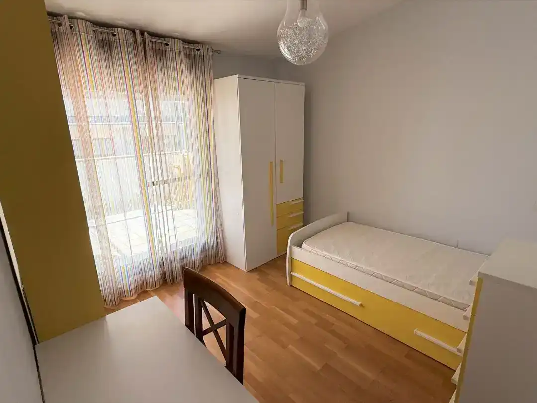 Schlafzimmer von Dachboden zur Miete in Zaratán mit Schwimmbad