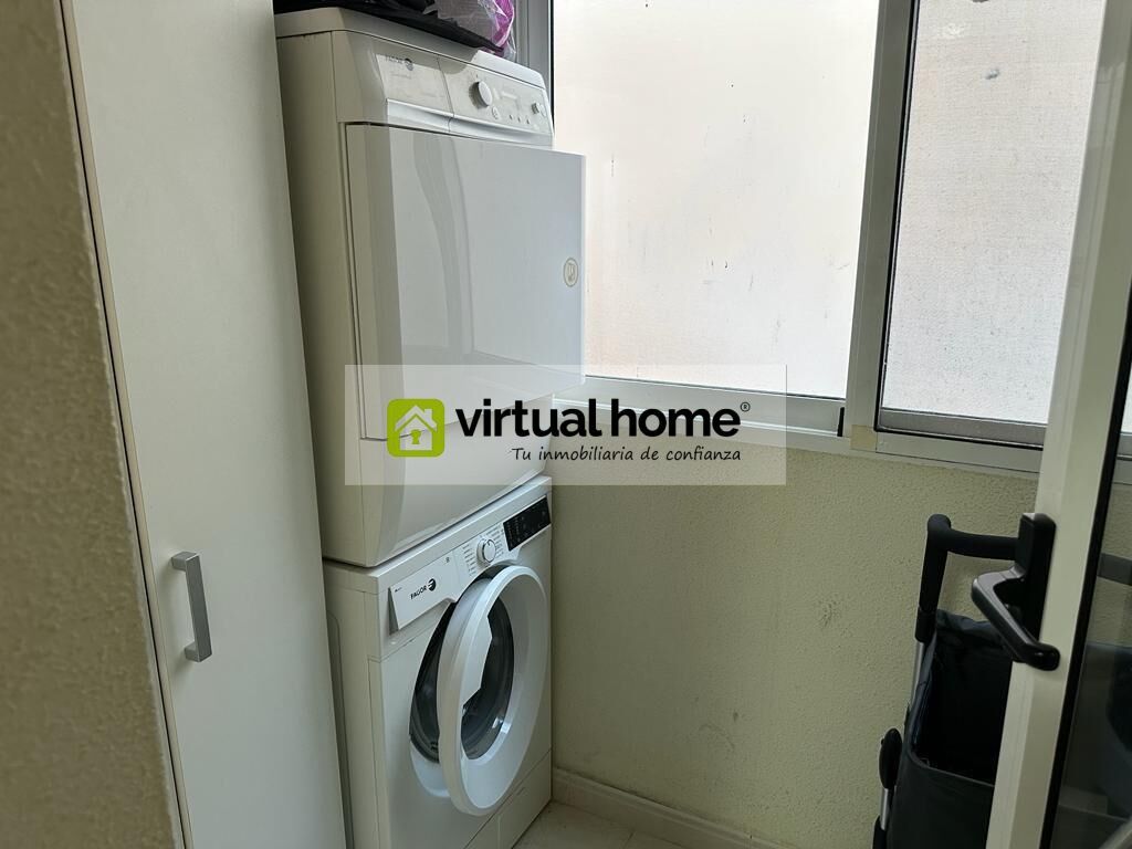 Dormitori de Apartament en venda en Benidorm amb Aire condicionat