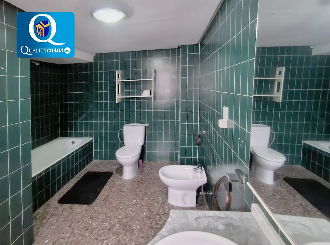 Baño de Piso en venta en Villena con Calefacción y Terraza