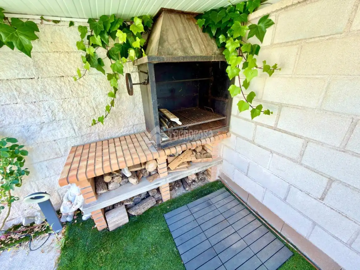 Jardín de Casa adosada en venta en Cabanillas del Campo con Calefacción, Parquet y Trastero