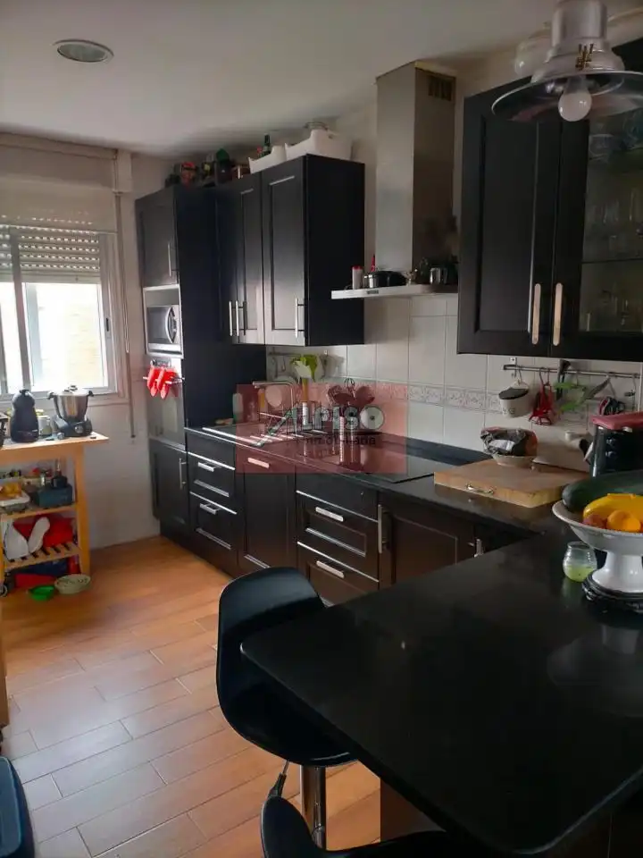 Cuina de Pis en venda en Ourense Capital  amb Calefacció, Parquet i Traster