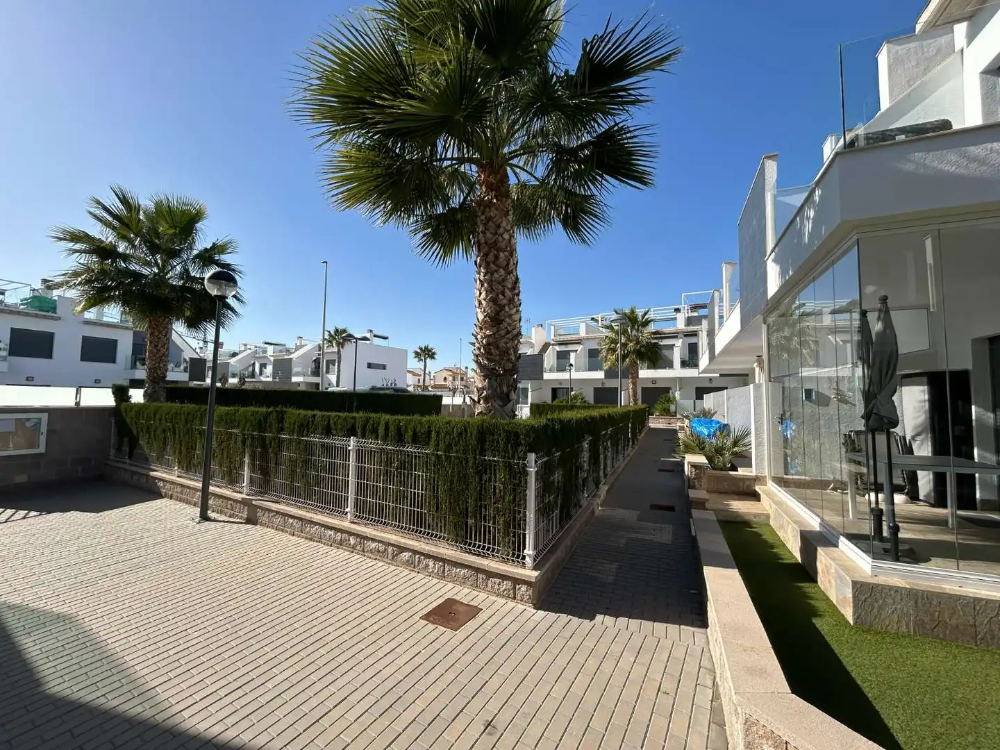 Vista exterior de Estudi en venda en Pilar de la Horadada amb Aire condicionat, Piscina i Moblat