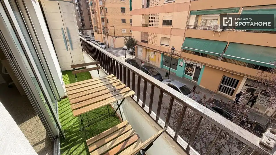 Vista exterior de Piso de alquiler en Valencia con Aire acondicionado, Calefacción y Amueblado