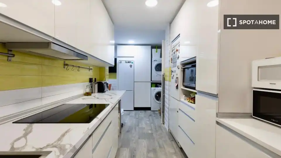 Cocina de Apartamento para compartir en Granada con Aire acondicionado, Terraza y Amueblado