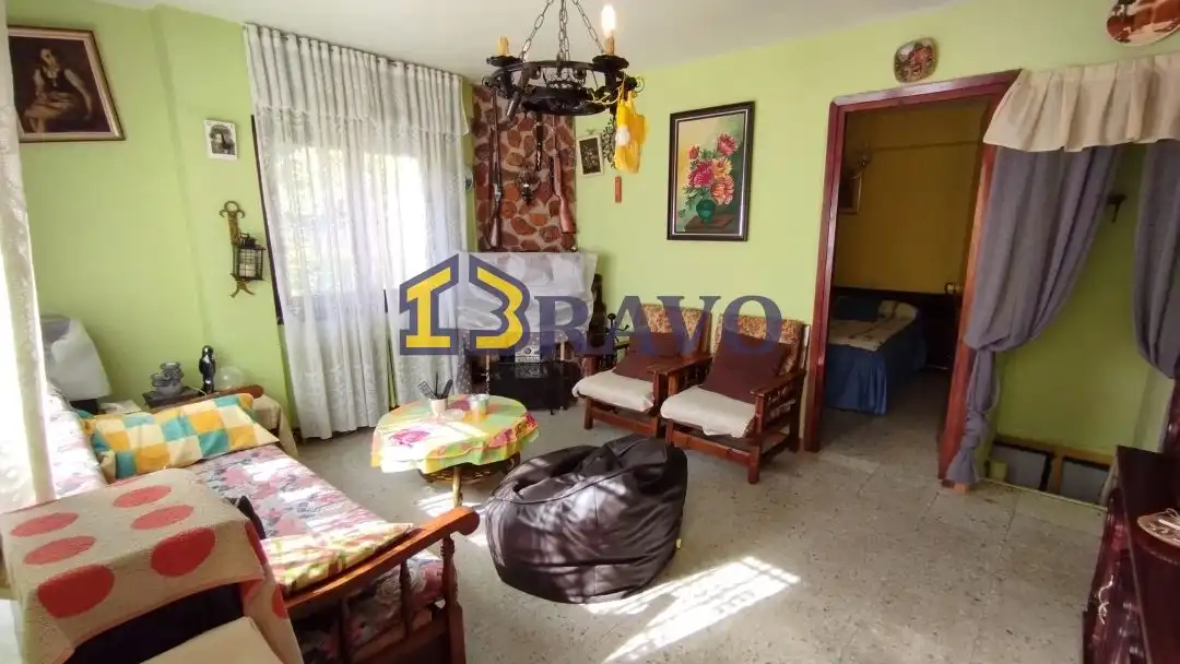 Sala d'estar de Casa o xalet en venda en Valle de Tobalina amb Calefacció, Jardí privat i Moblat