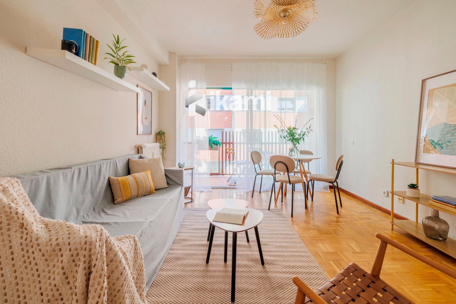 Sala d'estar de Pis en venda en  Madrid Capital amb Calefacció