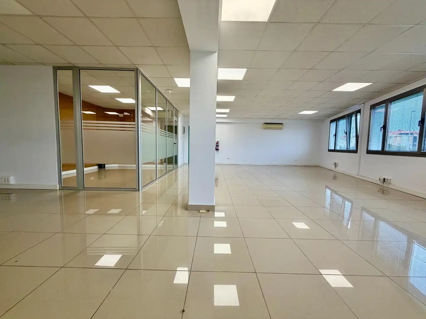 Oficina de alquiler en Igollo