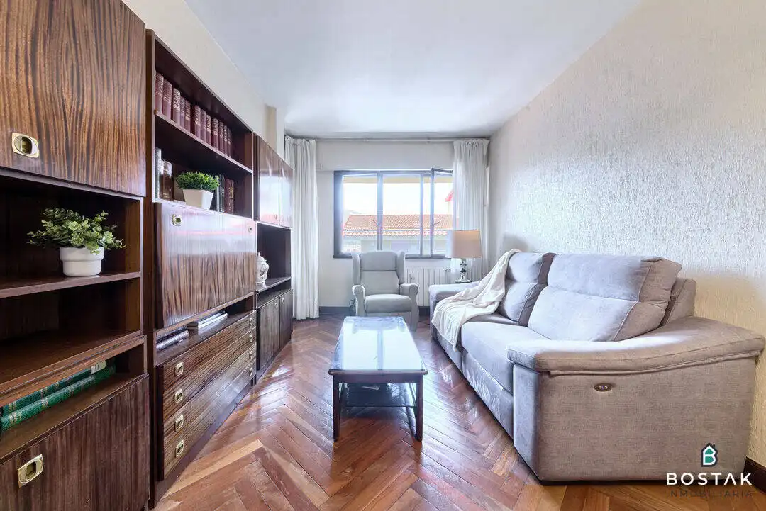Wohnzimmer von Wohnung zum Verkauf in Bilbao  mit Heizung und Balkon