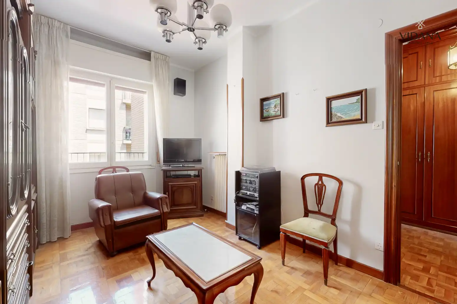 Sala de estar de Piso en venta en  Pamplona / Iruña con Calefacción, Parquet y Terraza