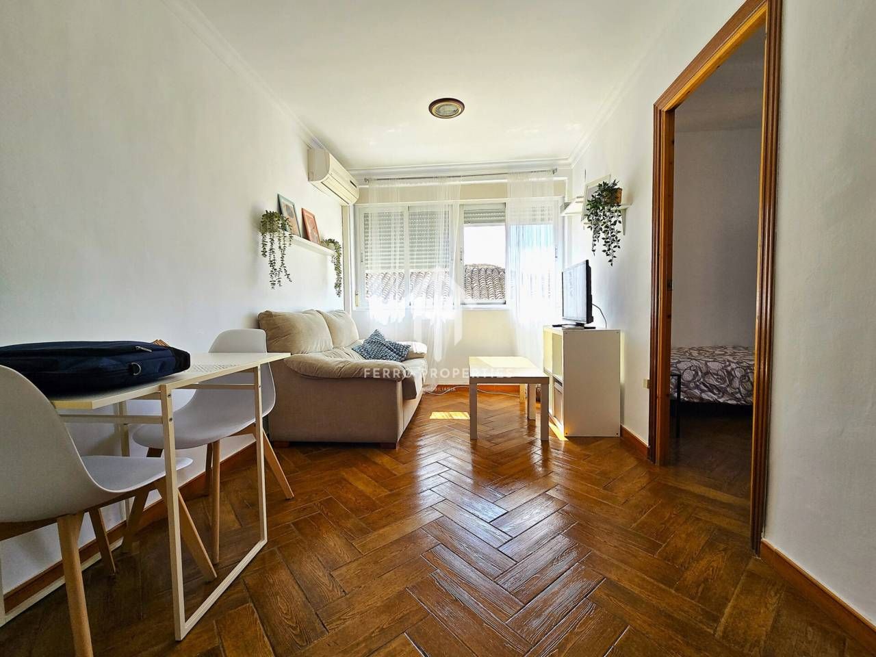 Habitación de Piso en venta en  Granada Capital con Aire acondicionado, Amueblado y Balcón