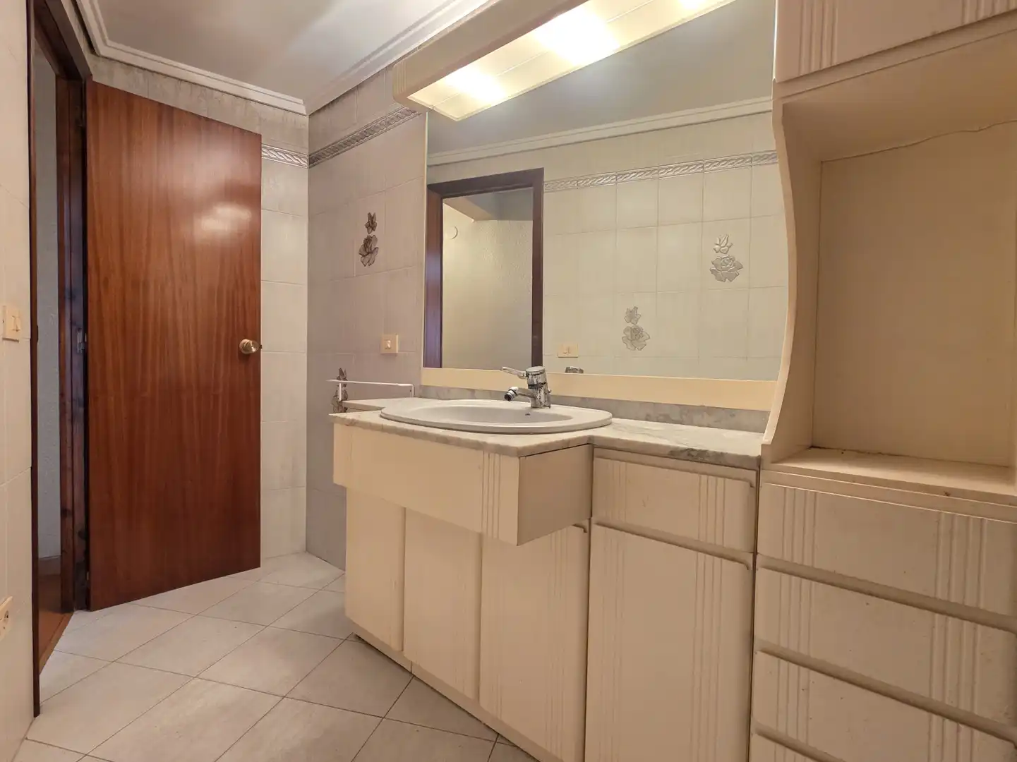 Baño de Piso en venta en Castellón de la Plana / Castelló de la Plana con Balcón