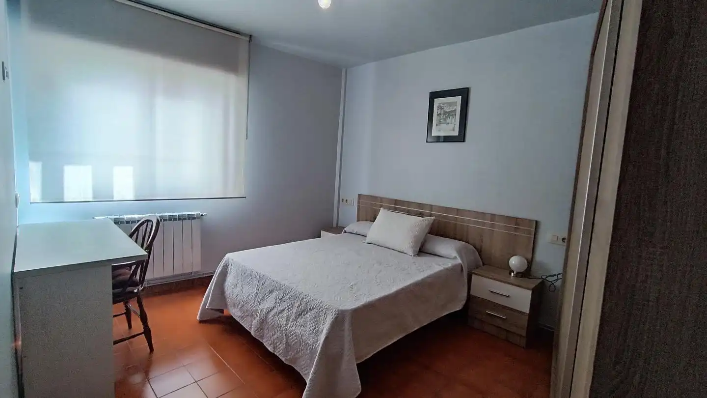 Bedroom of Flat for rent in Pontevedra Capital 