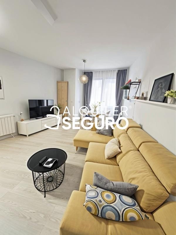 Living room of Flat to rent in Alcalá de Henares  with Heating and Furnished