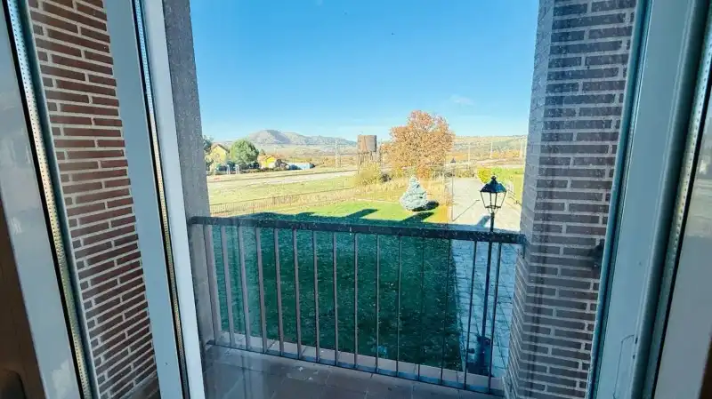 Vista exterior de Dúplex en venta en El Espinar con Calefacción, Jardín privado y Terraza